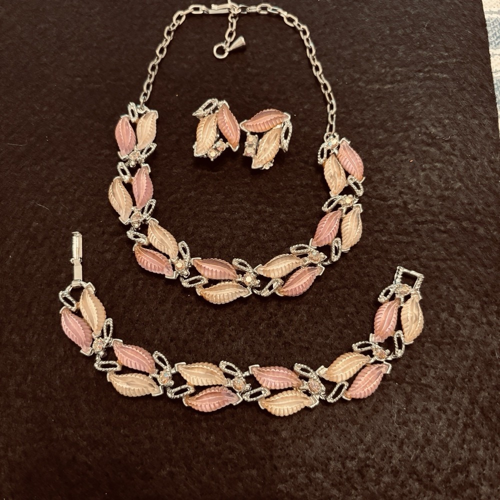 VTG Pink Lucite Leaf Jewelry Set Necklace Bracelet Clip Earrings Floral An Rhine